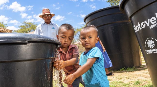 ICBF entregó 5,4 millones de litros de agua a 145 mil familias wayuu en el último mes