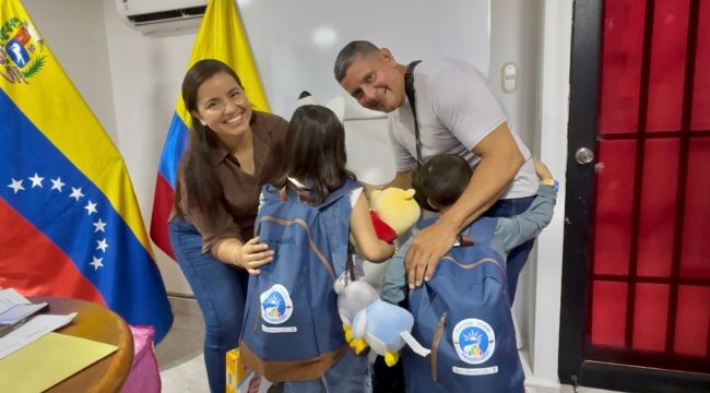 Dos hermanos retornan con su familia en Venezuela tras recibir protección del ICBF 