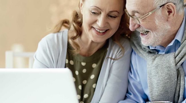 ¿Cómo ayudar a un adulto mayor a fortalecer sus habilidades digitales y cerrar su brecha digital? ¿Cómo ayudar a un adulto mayor a fortalecer sus habilidades digitales y cerrar su brecha digital?