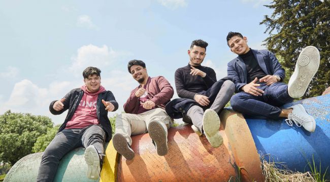 De la adolescencia a la juventud: «aprender las lecciones para ser» De la adolescencia a la juventud: «aprender las lecciones para ser»
