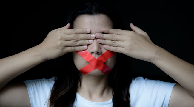 Como parte de la tarea de identificar a tiempo la violencia hacía niños, niñas, adolescentes y jóvenes que se presenta en diferentes áreas de la vida, es importante reconocer en qué se diferencian el maltrato y la violencia. En Mis Manos Te Enseñan te mos Como parte de la tarea de identificar a tiempo la violencia hacía niños, niñas, adolescentes y jóvenes que se presenta en diferentes áreas de la vida, es importante reconocer en qué se diferencian el maltrato y la violencia. En Mis Manos Te Enseñan te mos