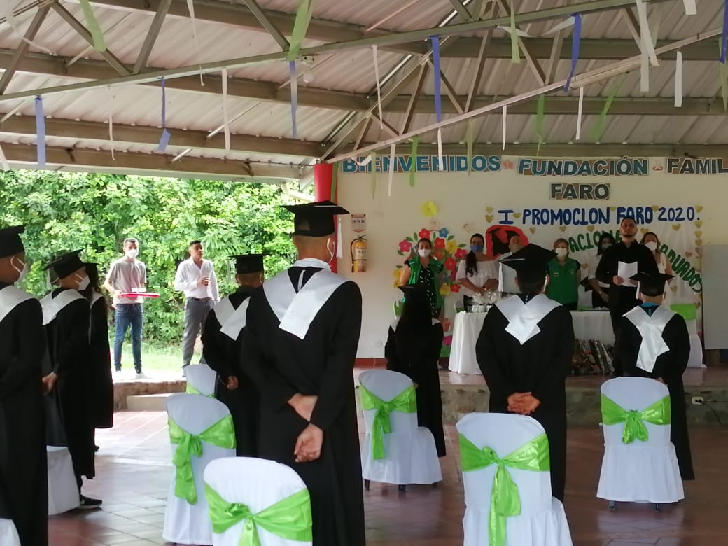 Adolescentes y jóvenes bajo protección del ICBF se graduaron como bachilleres en Huila Adolescentes y jóvenes bajo protección del ICBF se graduaron como bachilleres en Huila