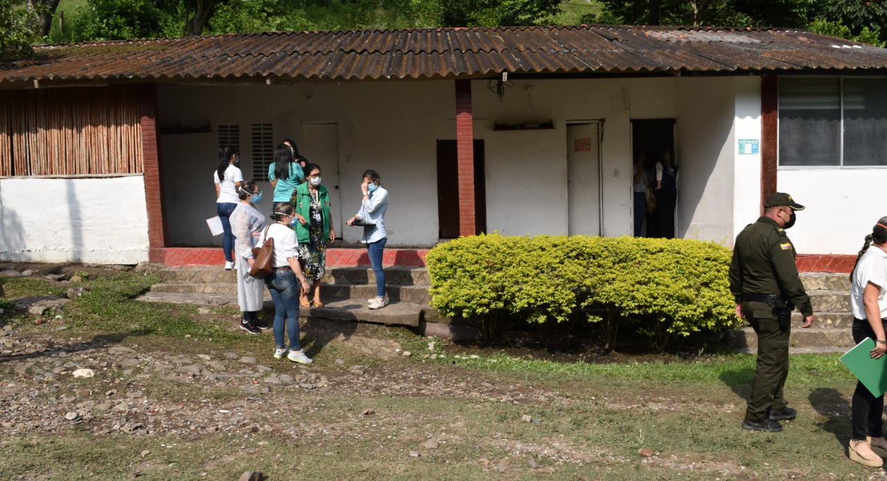 ICBF brinda protección a cuatro adolescentes de la fundación suspendida provisionalmente en Villeta, Cundinamarca ICBF brinda protección a cuatro adolescentes de la fundación suspendida provisionalmente en Villeta, Cundinamarca