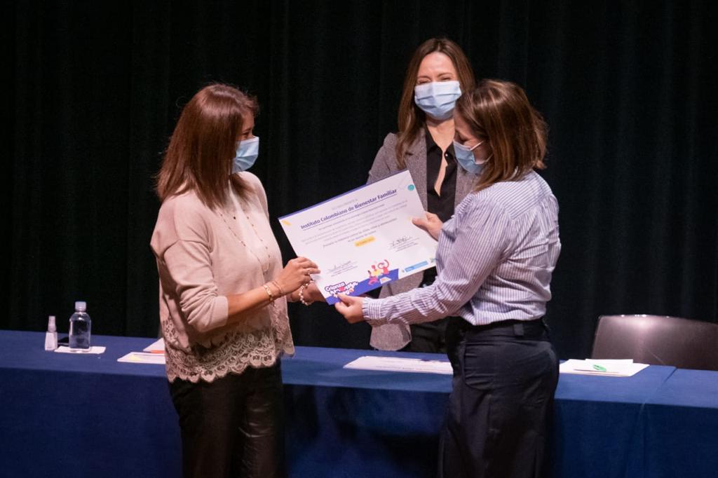 ICBF recibe reconocimiento por su compromiso con la estrategia Crianza Amorosa + Juego ICBF recibe reconocimiento por su compromiso con la estrategia Crianza Amorosa + Juego