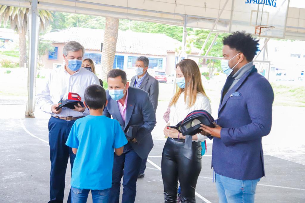 Consejería para la Niñez y Aseguradora Positiva se unen para celebrarle la Navidad a niños bajo protección del ICBF Consejería para la Niñez y Aseguradora Positiva se unen para celebrarle la Navidad a niños bajo protección del ICBF