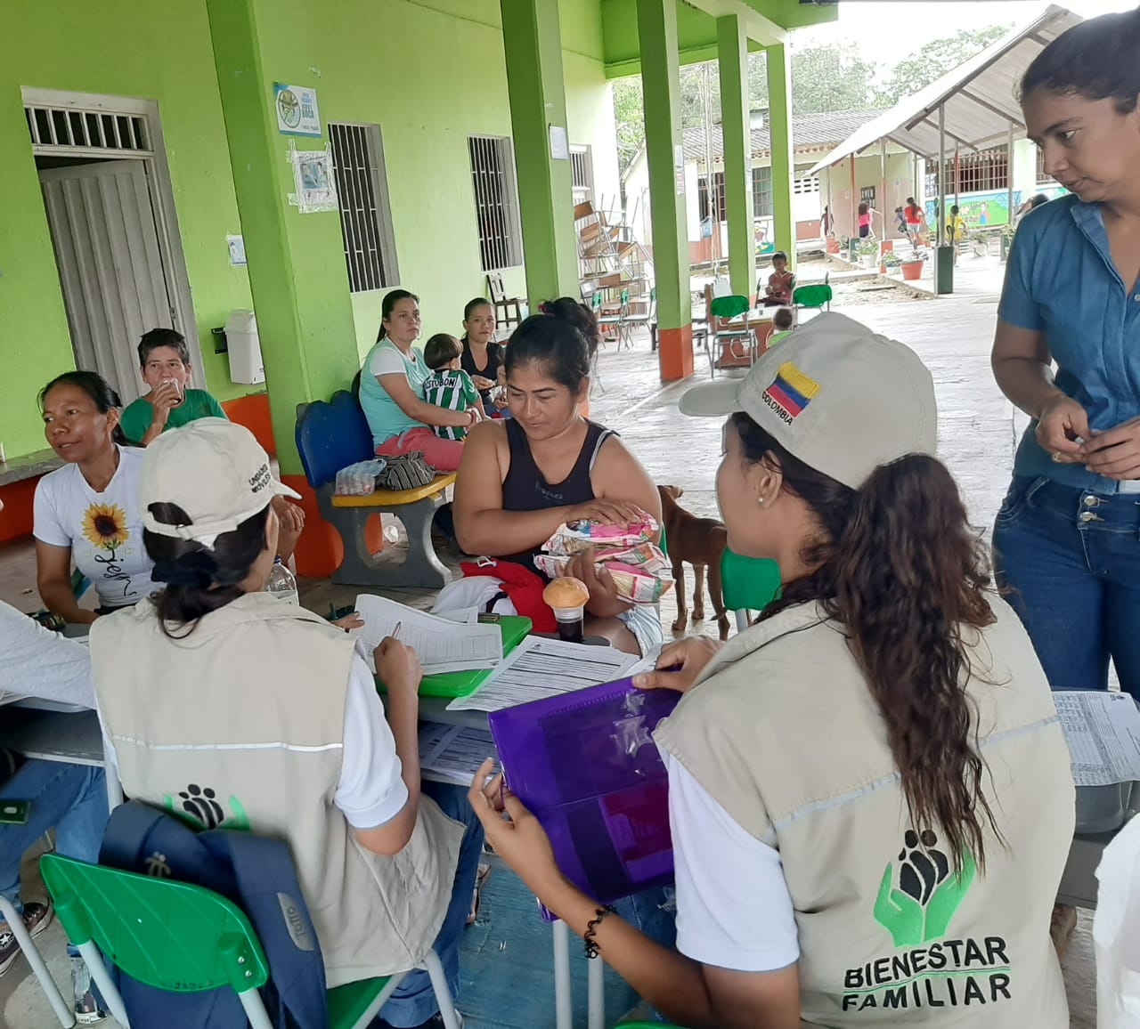 Unidad Móvil del ICBF atiende a damnificados por lluvias en  La Montañita, Caquetá