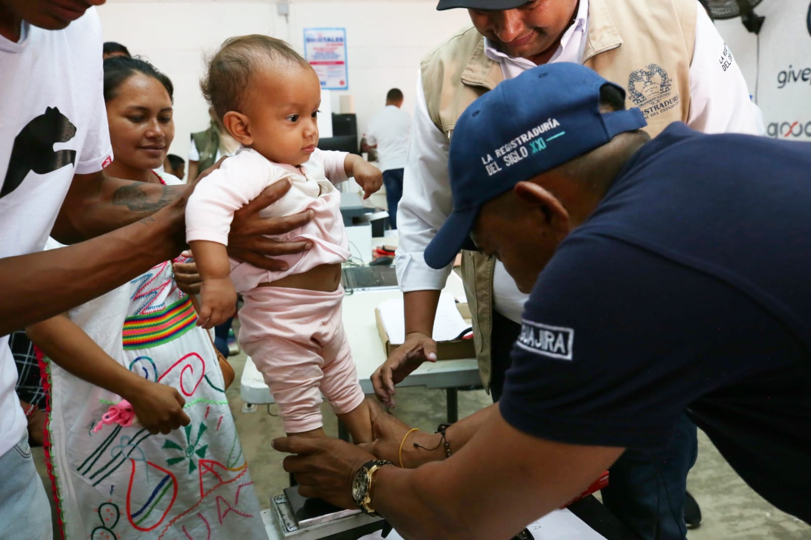 Todos los niños y niñas tienen derecho a una identidad Todos los niños y niñas tienen derecho a una identidad